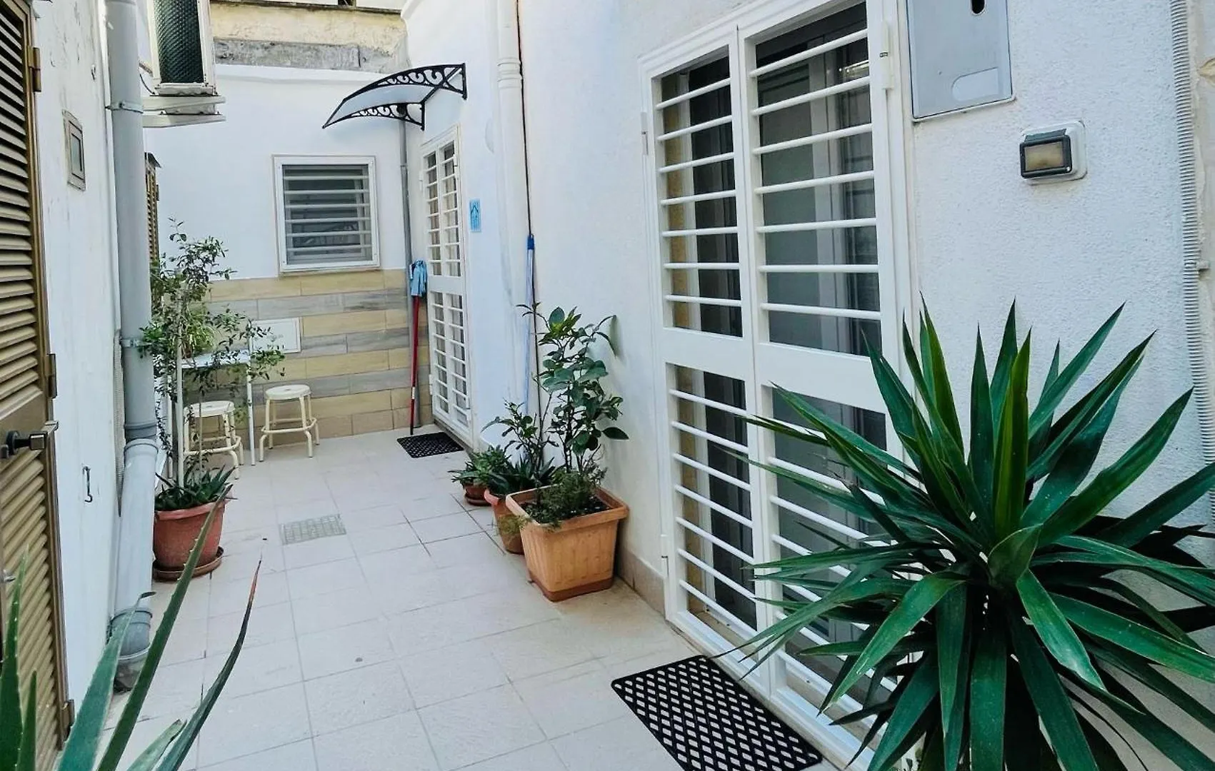 La Cattaro Villa Bari 0*,  Italy